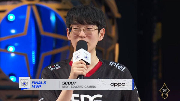 显得格外合 显得格外合