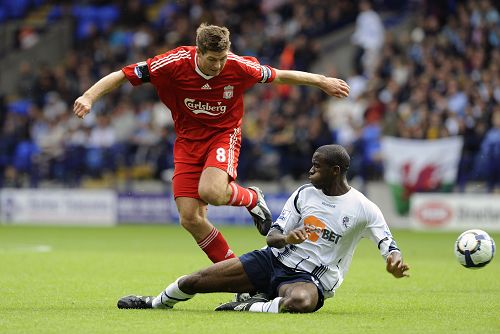 边后卫内收 边后卫内收